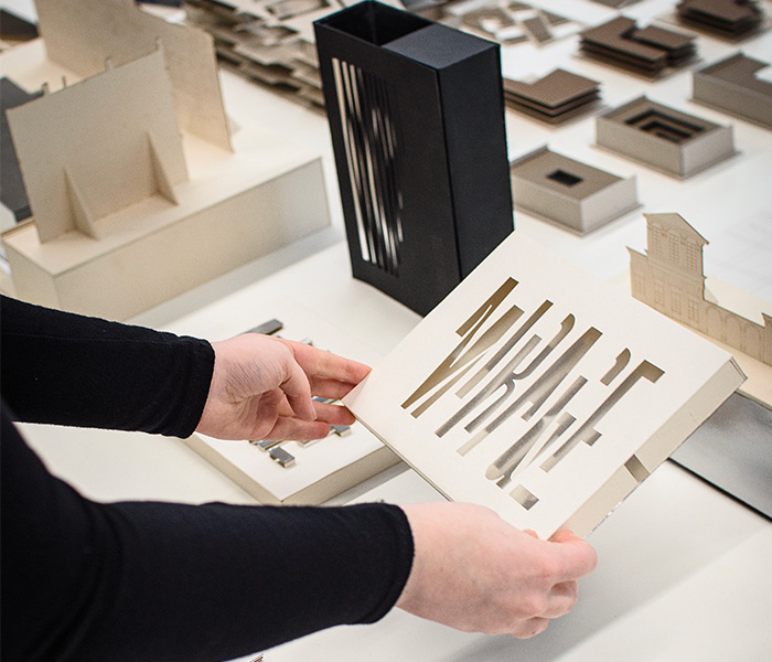 Projet cartes étudiante en design graphique à l'École Bleue